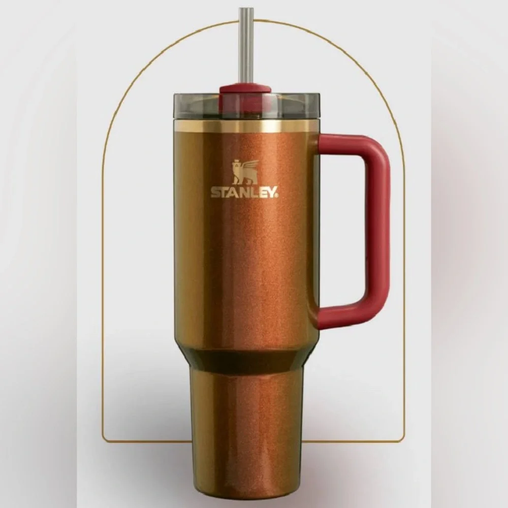 Stanley x Lainey Wilson Limited Edition tumbler IN HAND - Picture 2 of 5